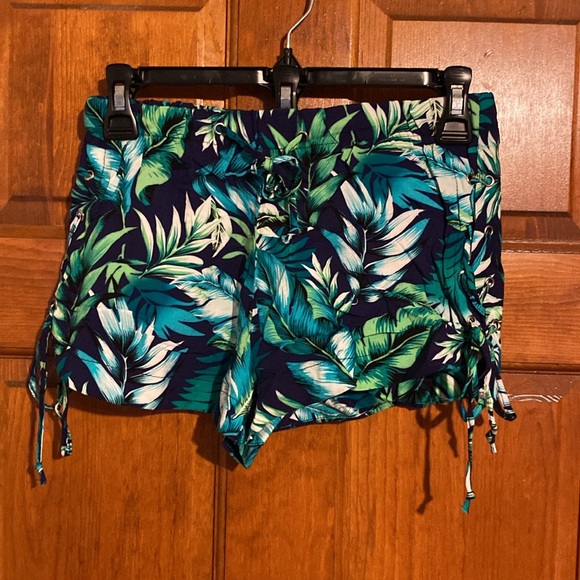Derek Heart Tropical Tank Top & Shorts Set - Picture 6 of 10